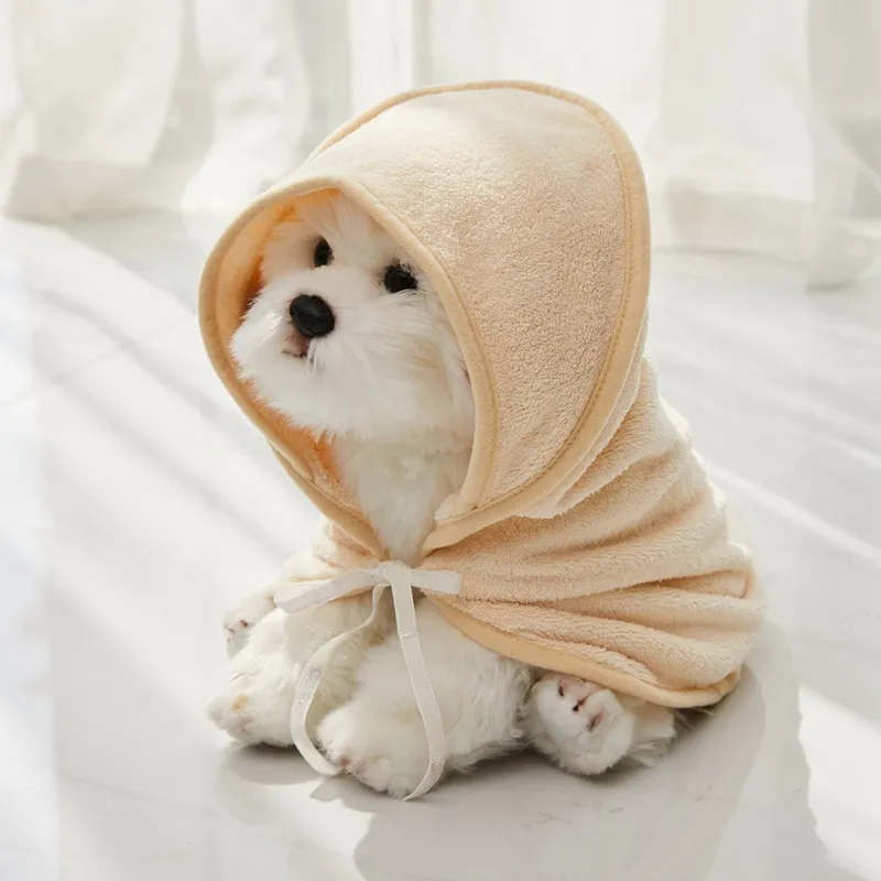 Peignoir microfibre à capuche NOVLI, coloris Beige — porté, vue de face