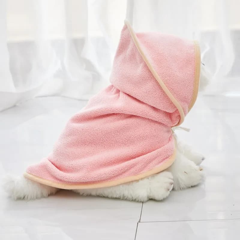 Peignoir microfibre à capuche NOVLI, coloris Rose — porté, profil