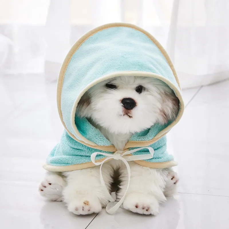 Peignoir microfibre à capuche NOVLI, coloris Turquoise — porté, vue de face